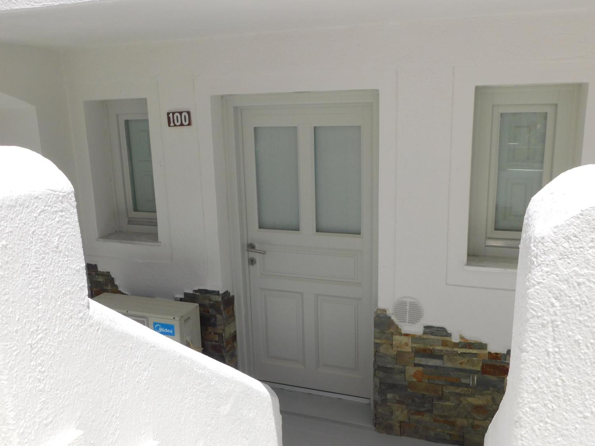 Happy Fish Rooms- Beachfront Perissa  Ngoại thất bức ảnh